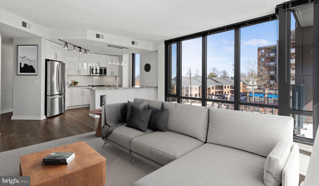 Real estate listing preview #8