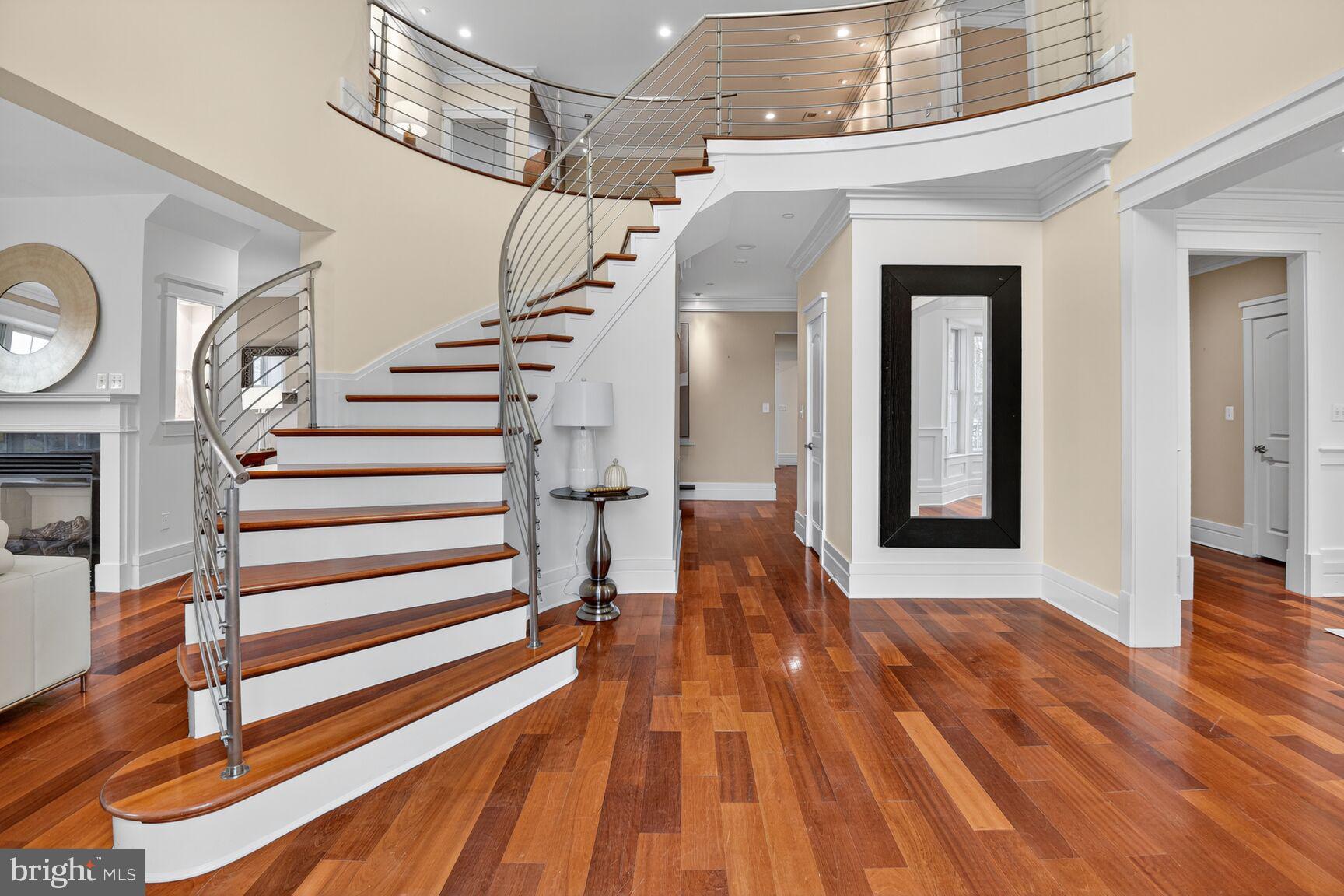 Real estate listing preview #3