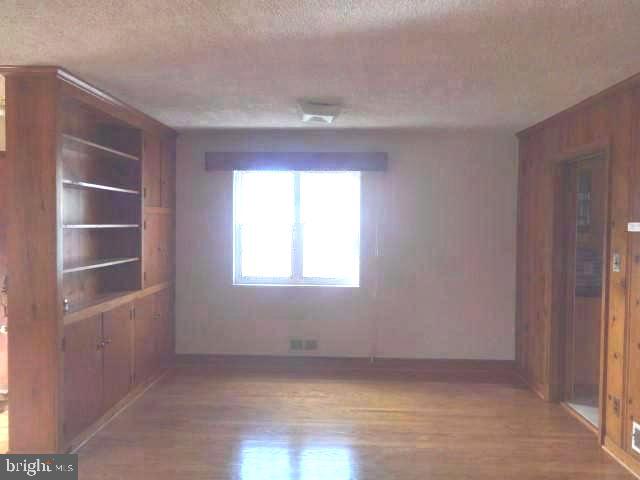 Real estate listing preview #6