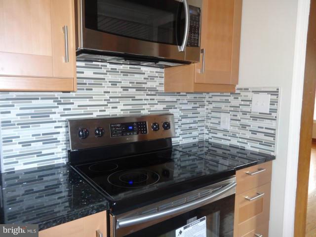 Real estate listing preview #8