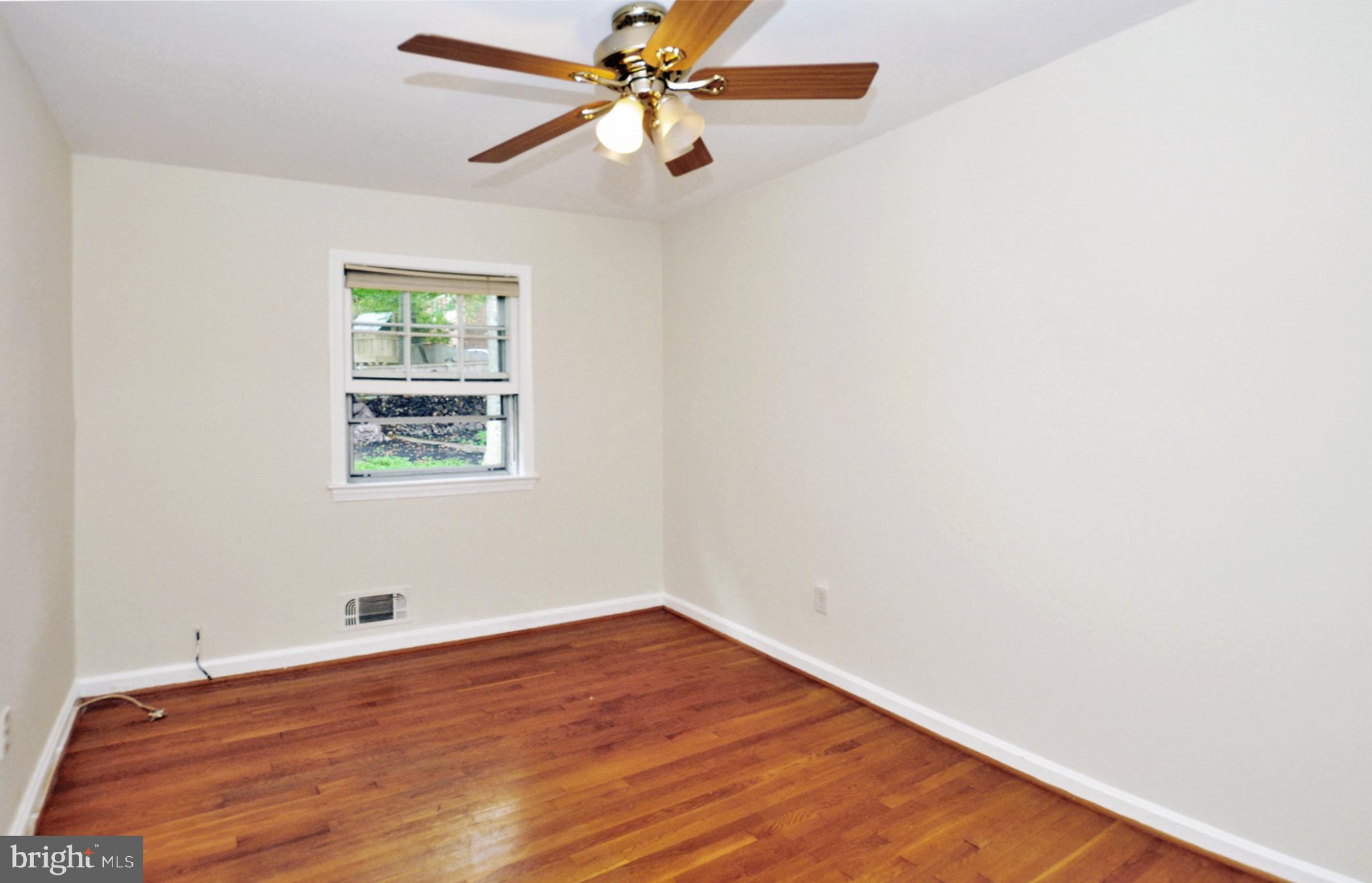 Real estate listing preview #14