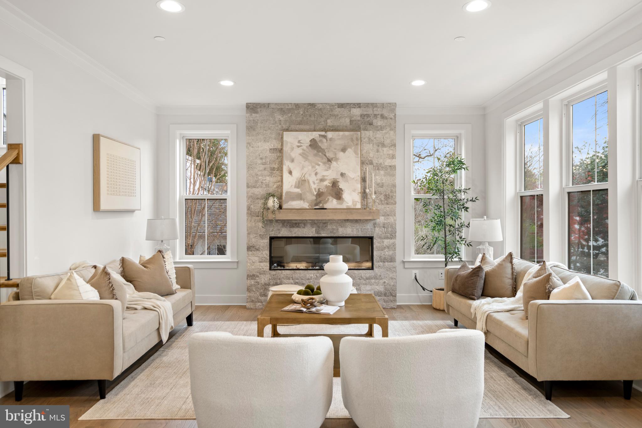 Real estate listing preview #12