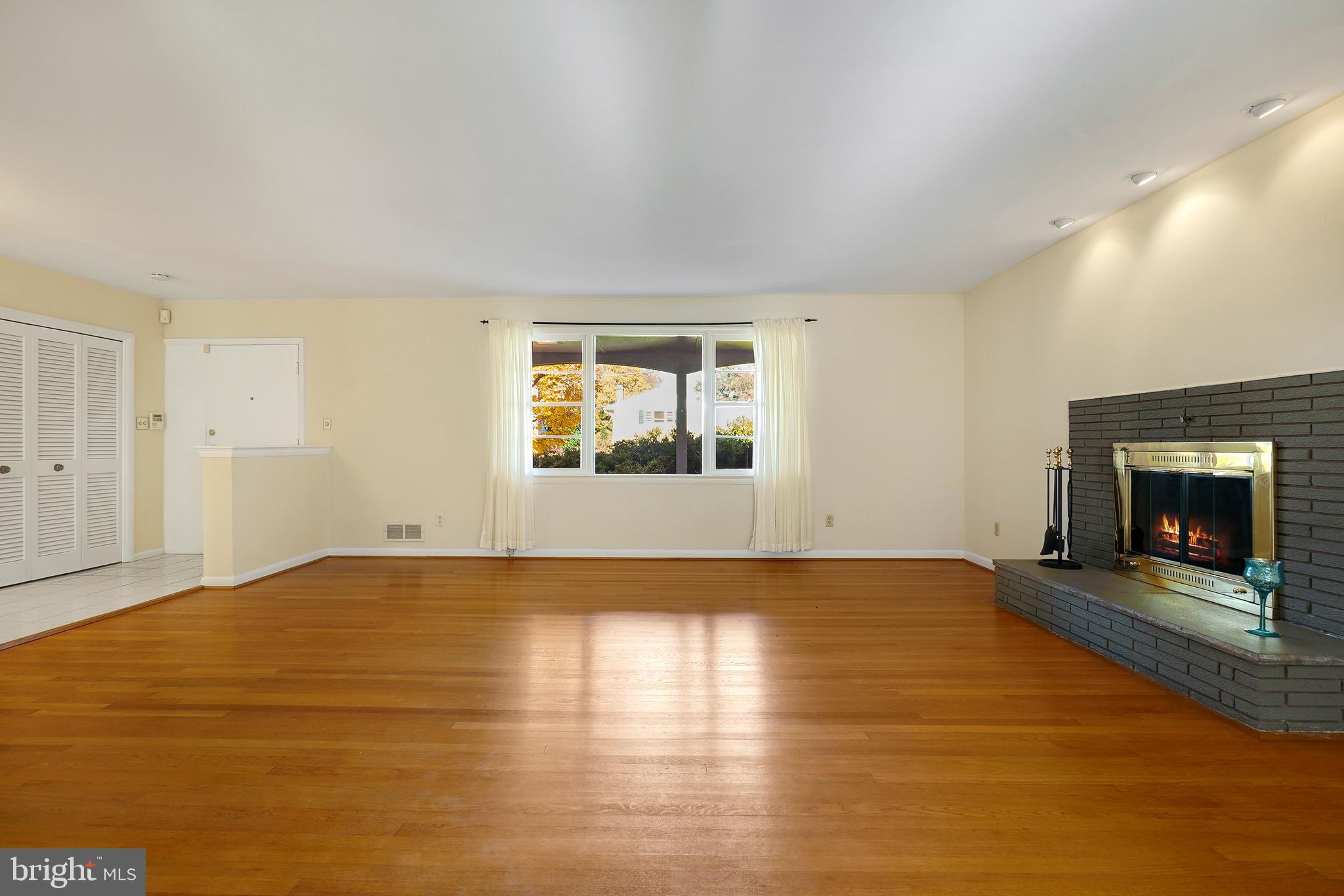 Real estate listing preview #11