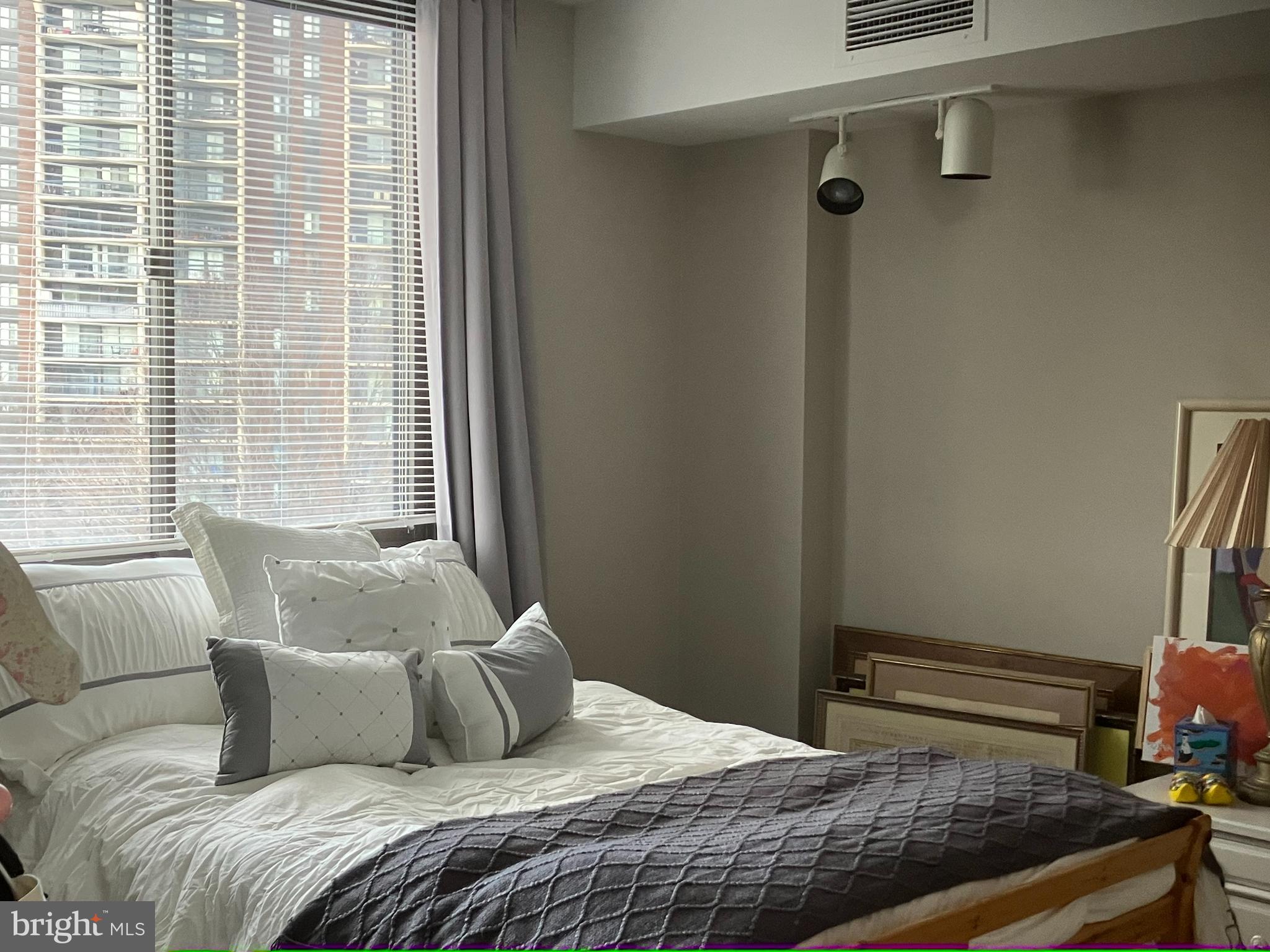 Real estate listing preview #9