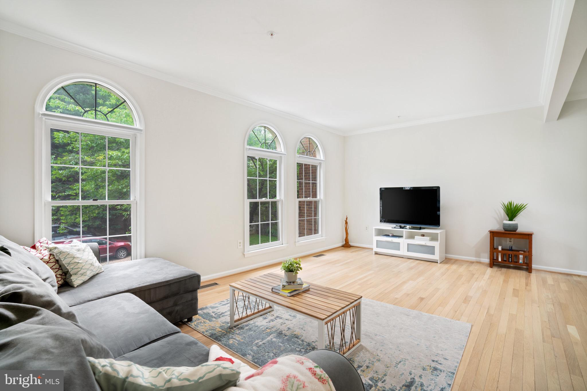 Real estate listing preview #8