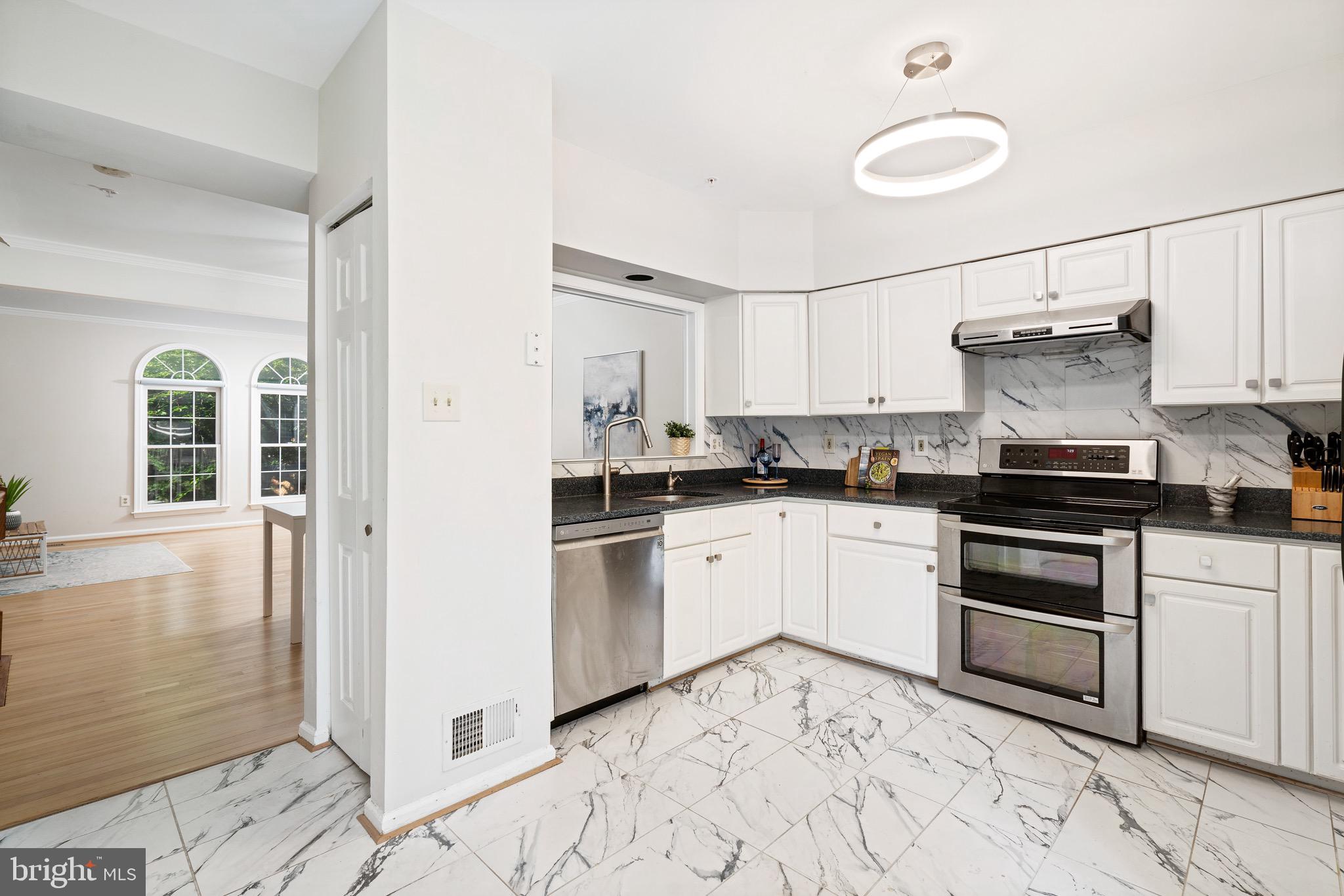 Real estate listing preview #10