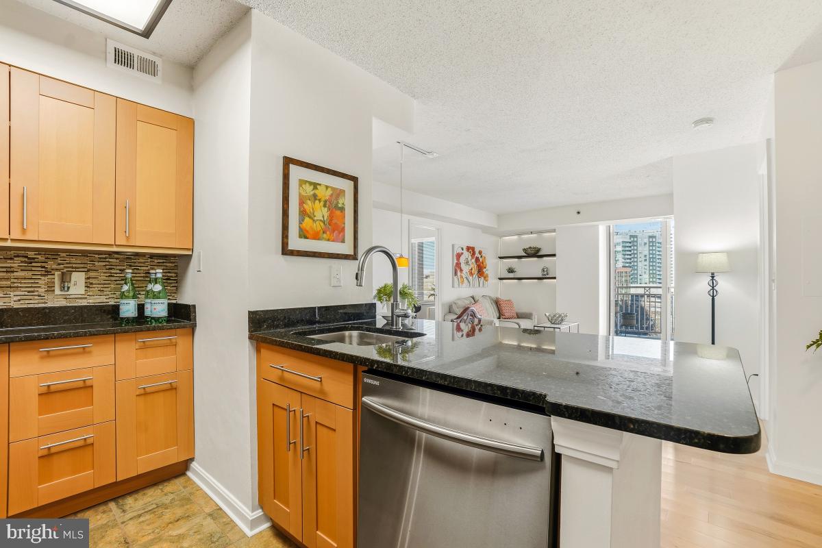 Real estate listing preview #10