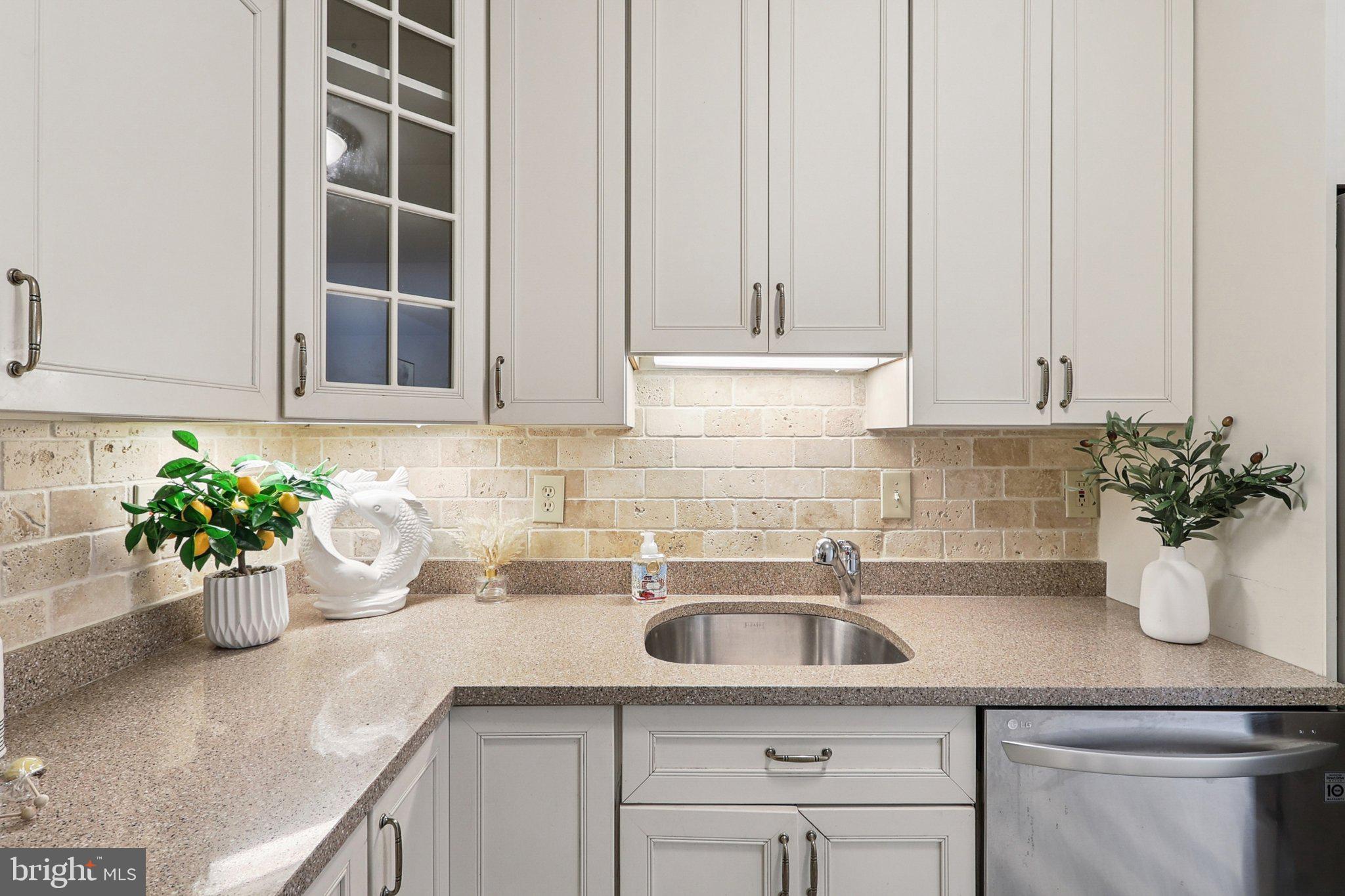 Real estate listing preview #13