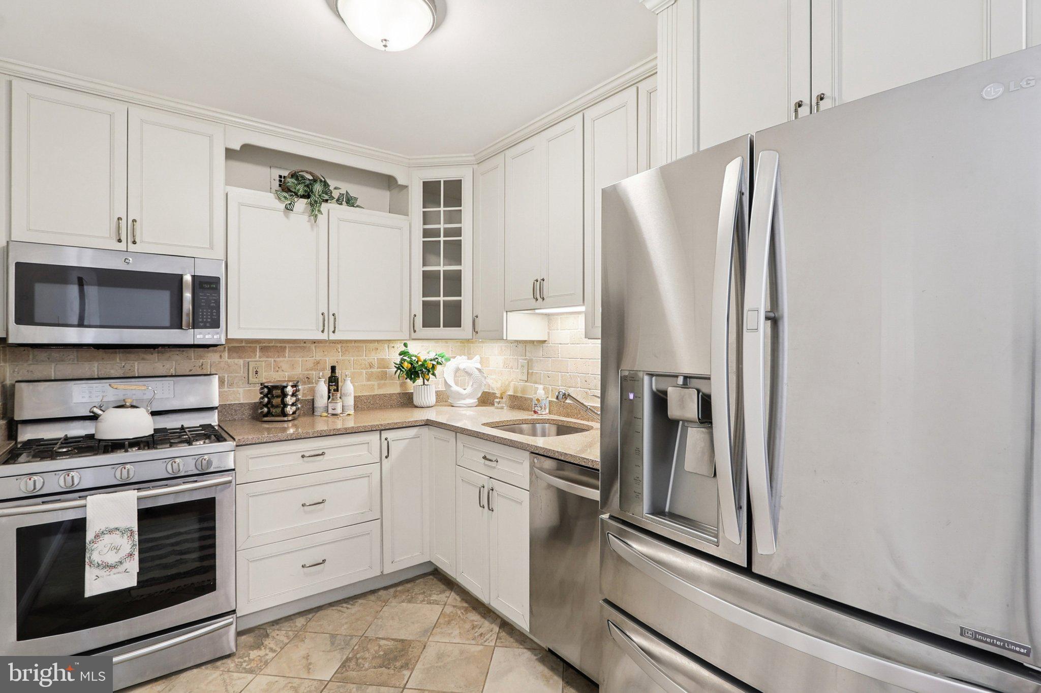 Real estate listing preview #12