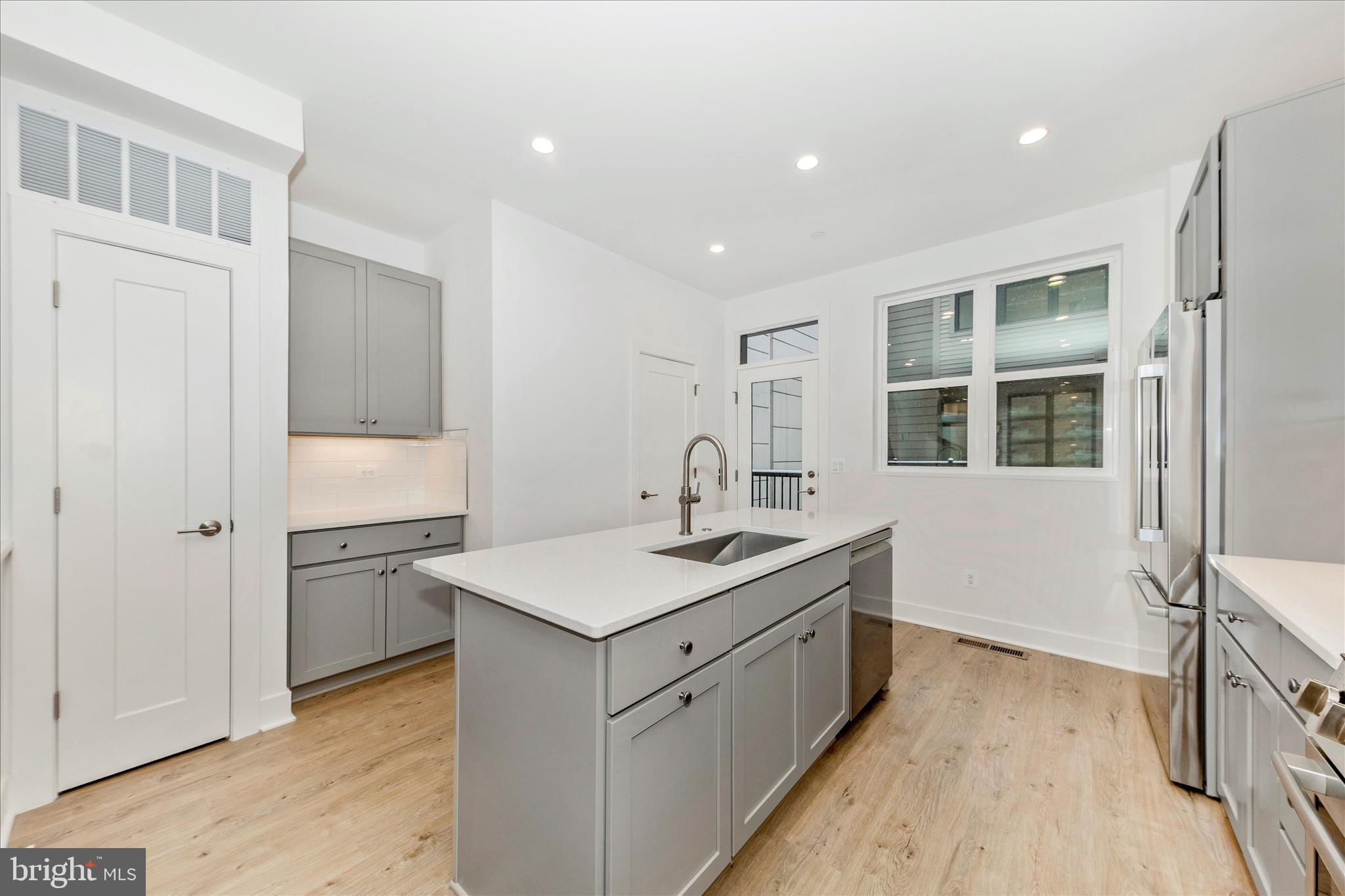 Real estate listing preview #6