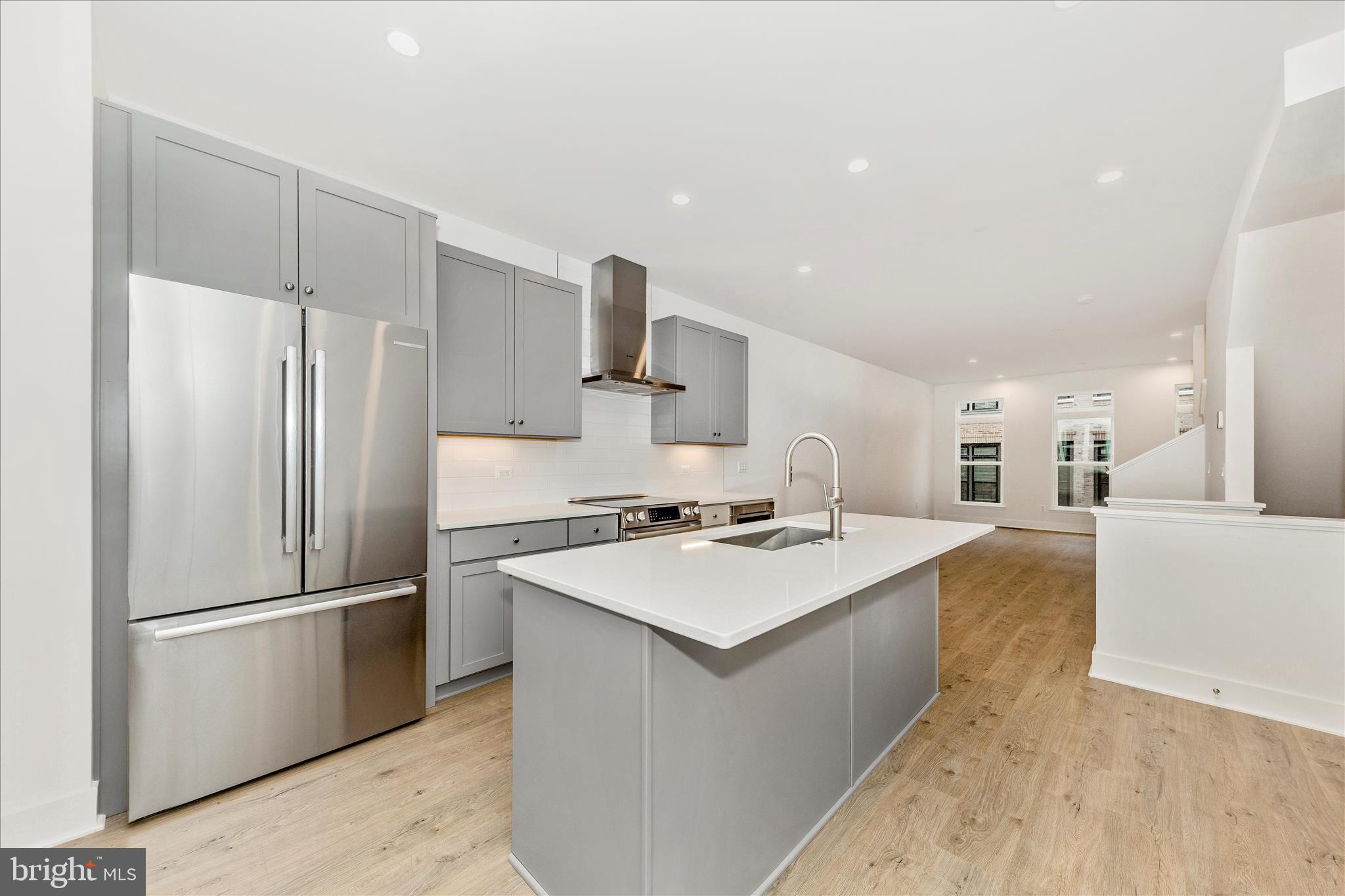 Real estate listing preview #8