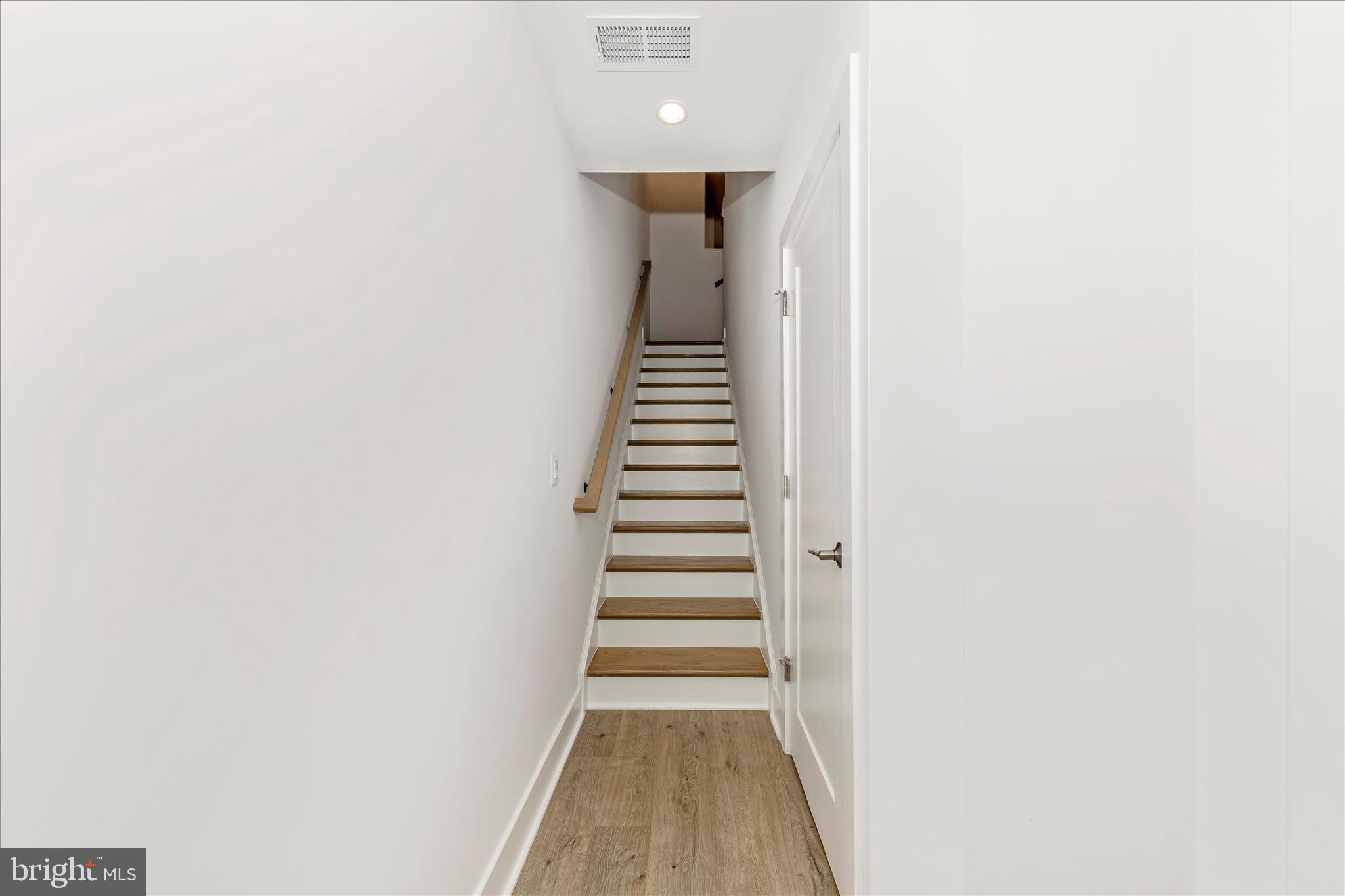 Real estate listing preview #2