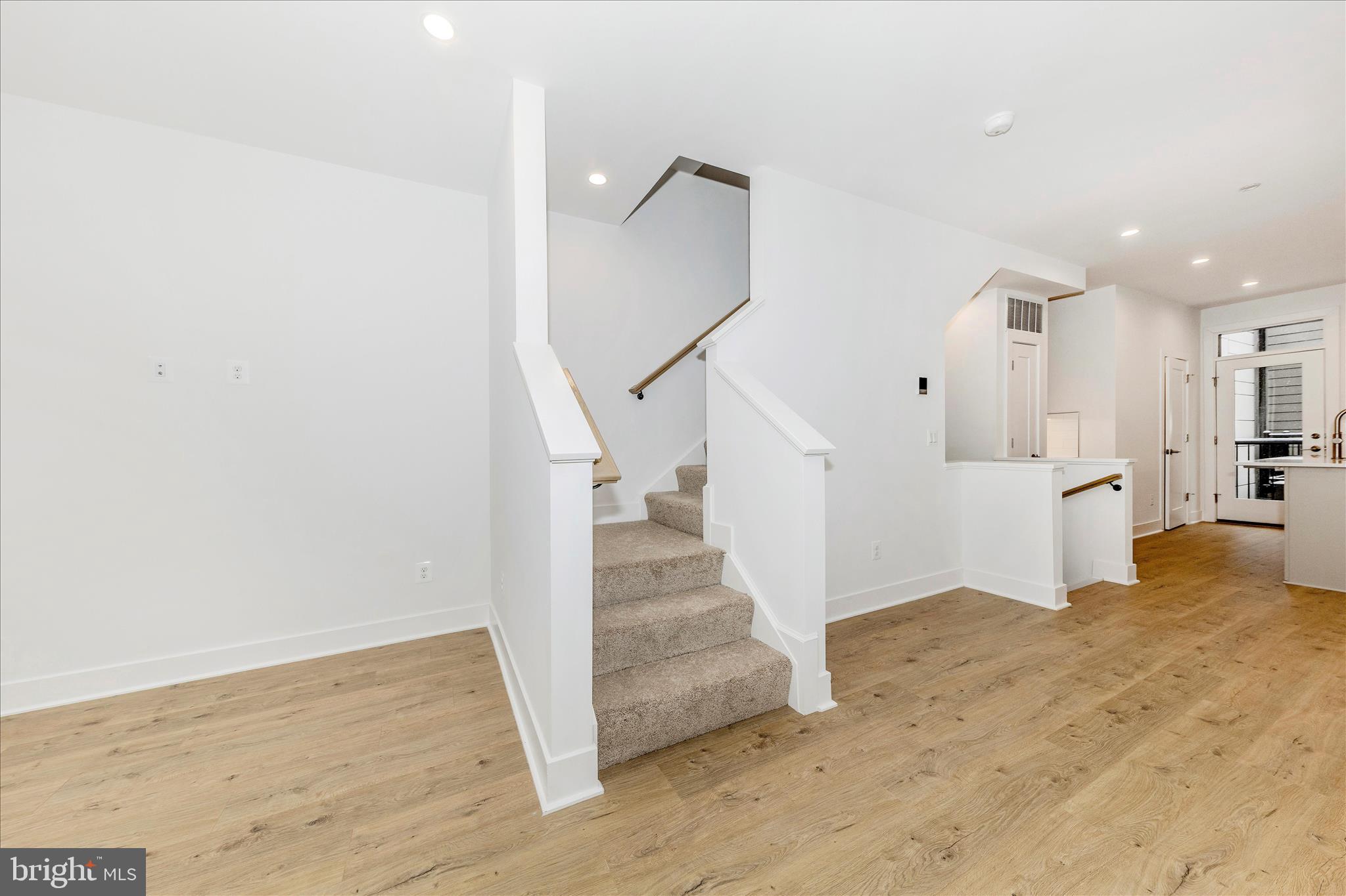 Real estate listing preview #17