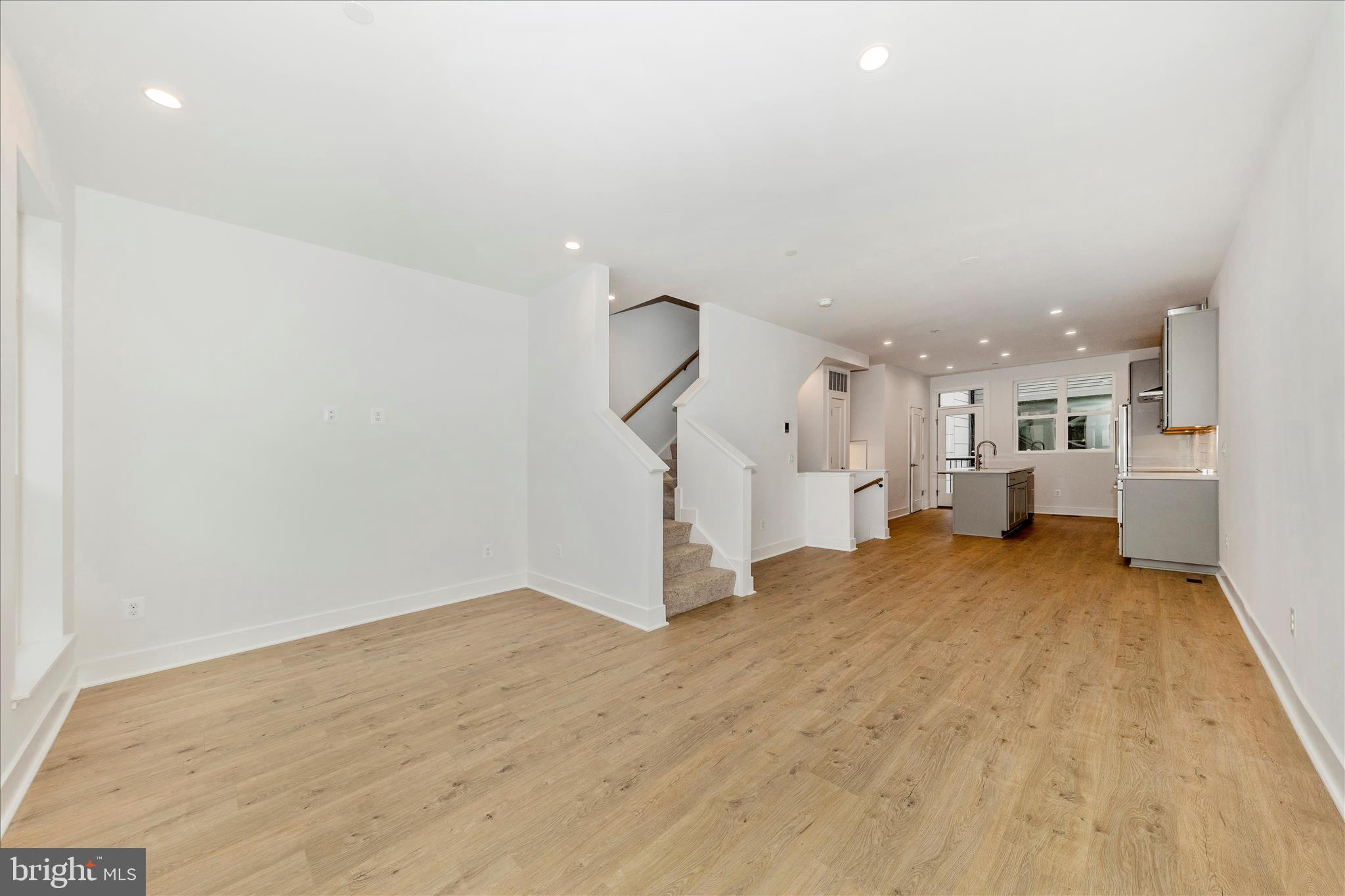 Real estate listing preview #14