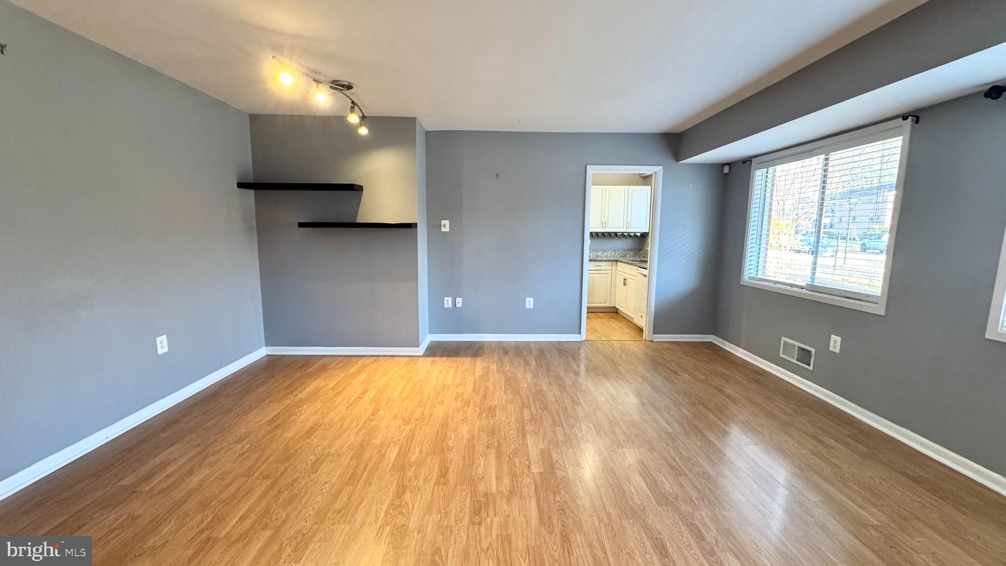 Real estate listing preview #8