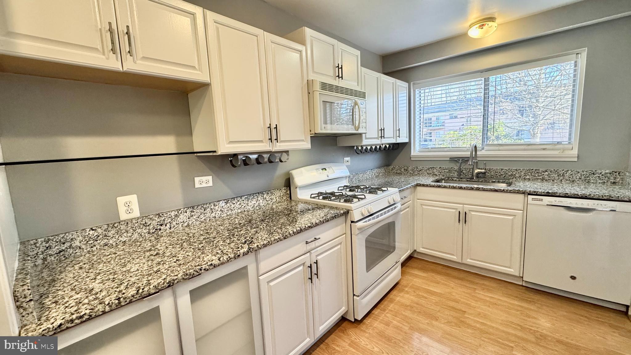 Real estate listing preview #6