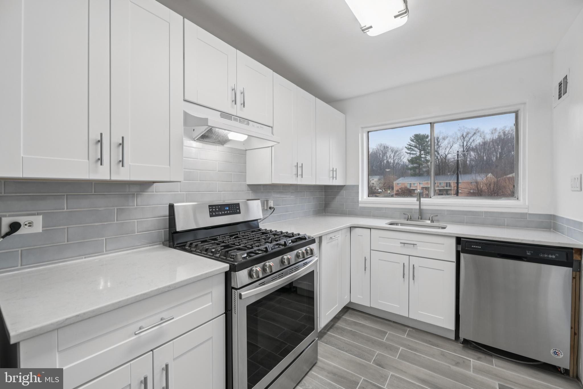 Real estate listing preview #8