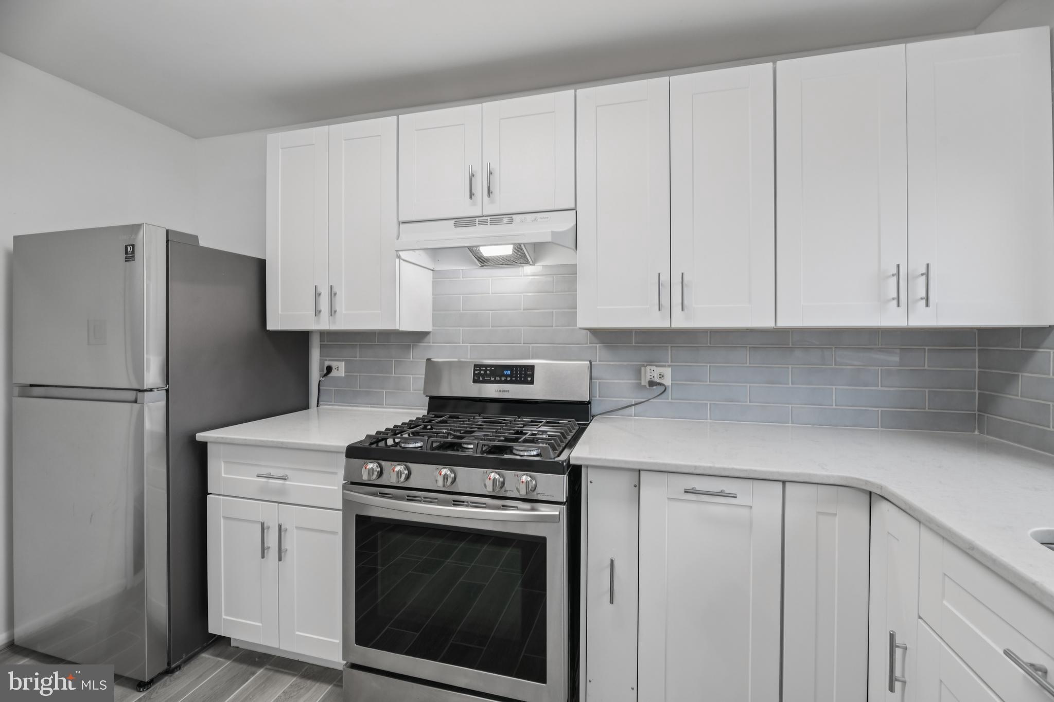 Real estate listing preview #9