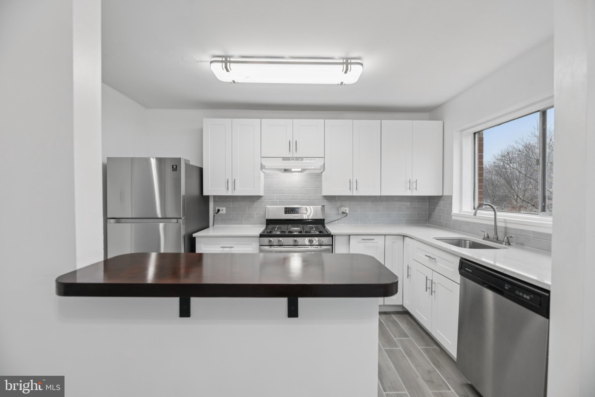 Real estate listing preview #11