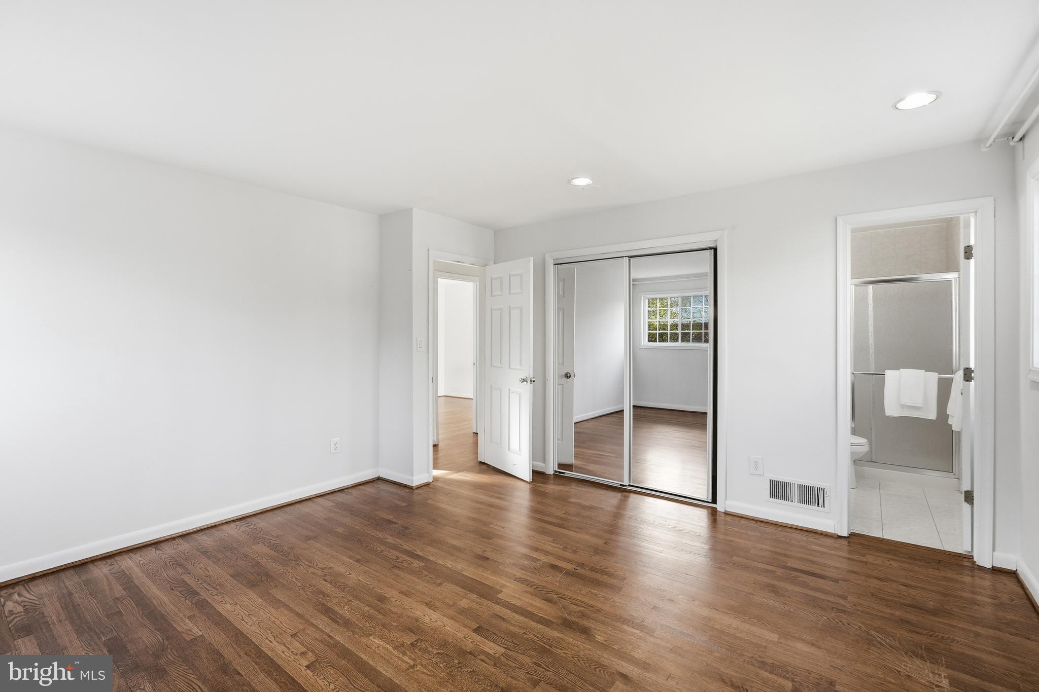 Real estate listing preview #12