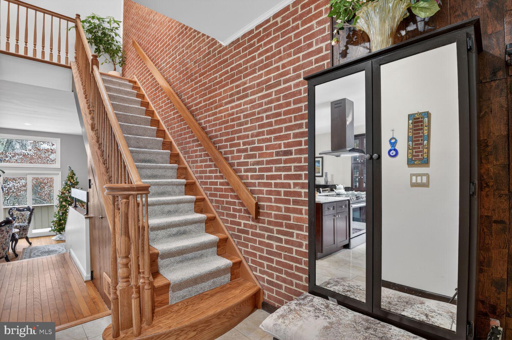 Real estate listing preview #2