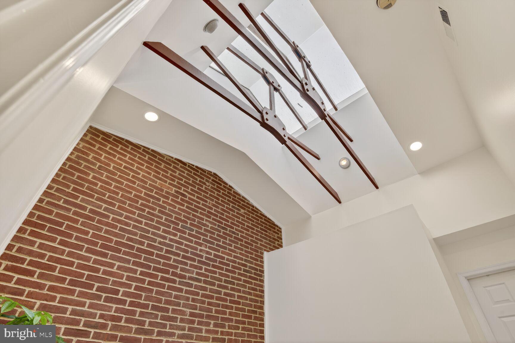 Real estate listing preview #16