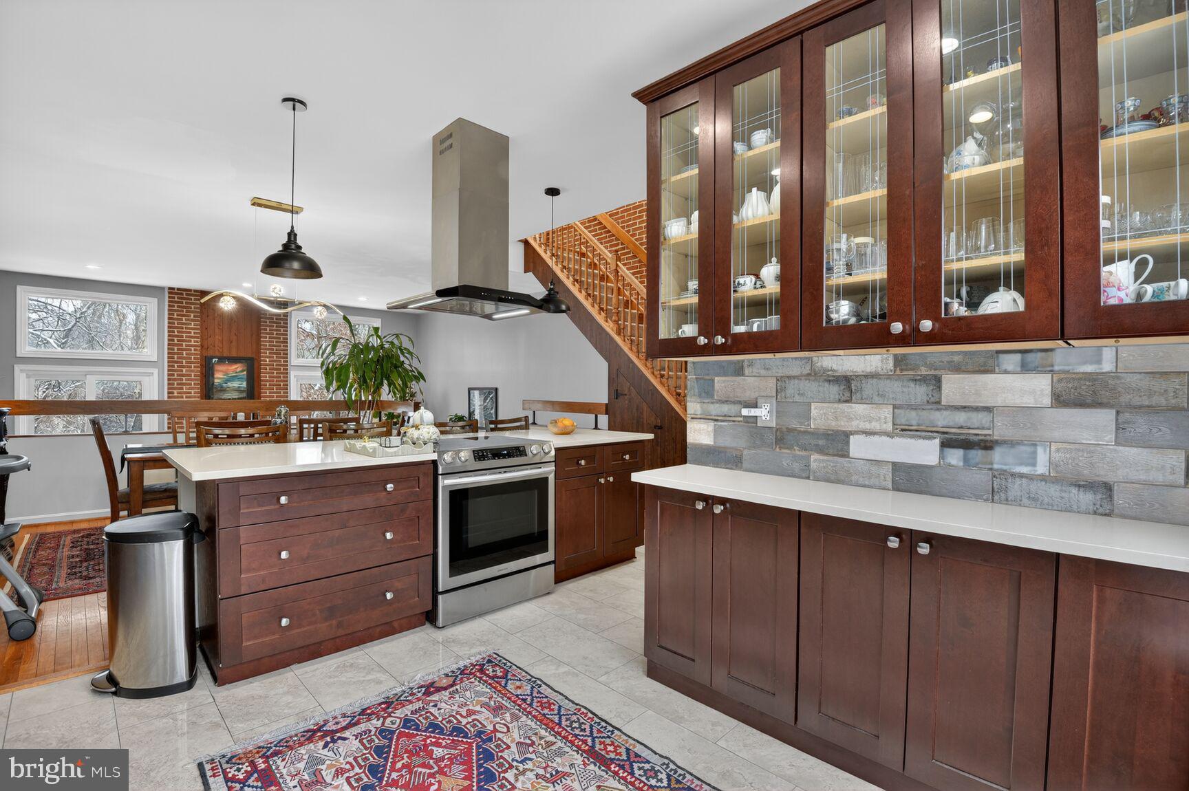 Real estate listing preview #8