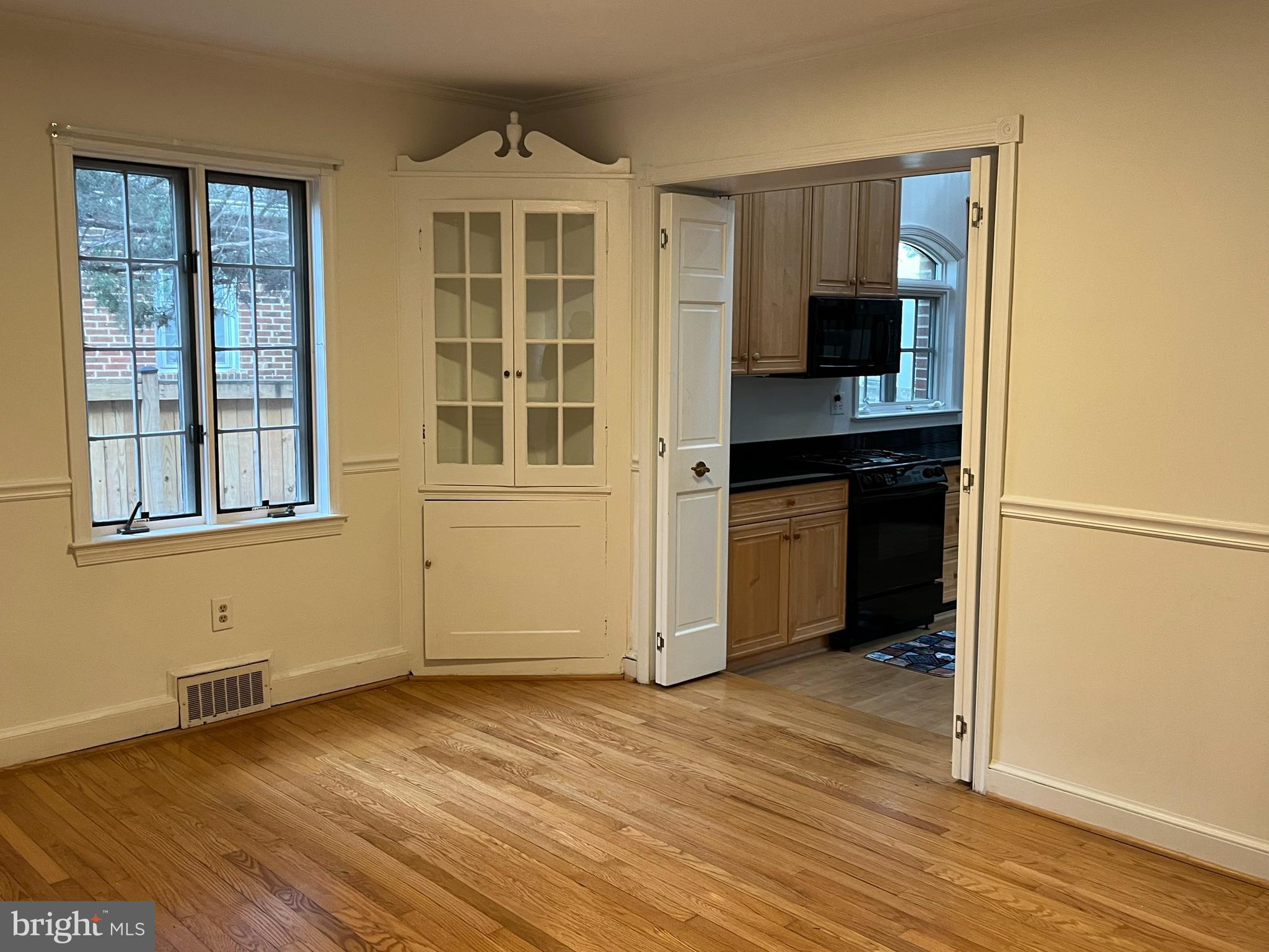 Real estate listing preview #4