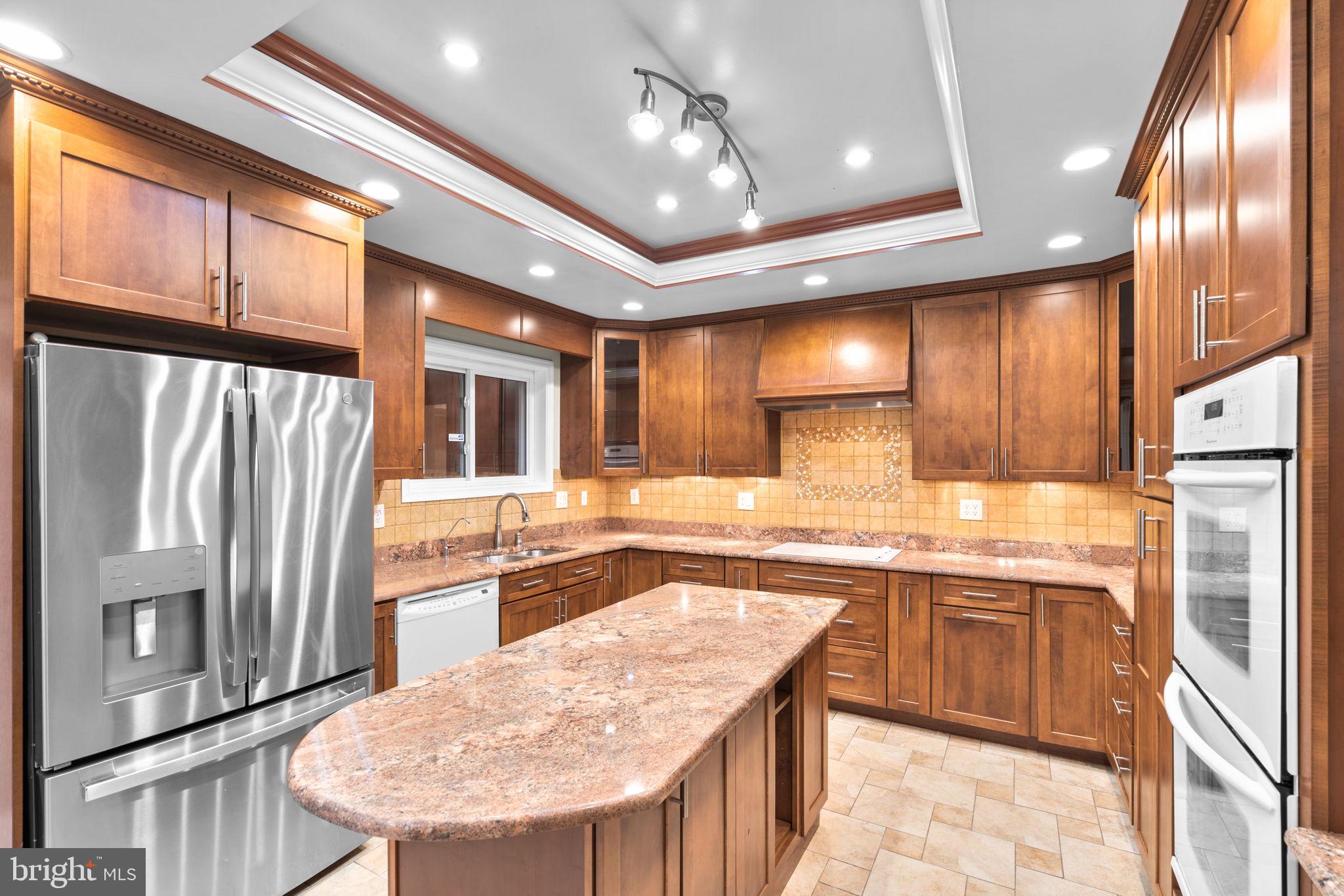 Real estate listing preview #14