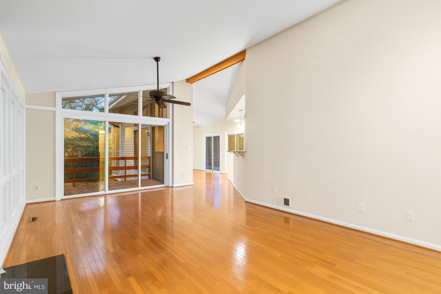 Real estate listing preview #6