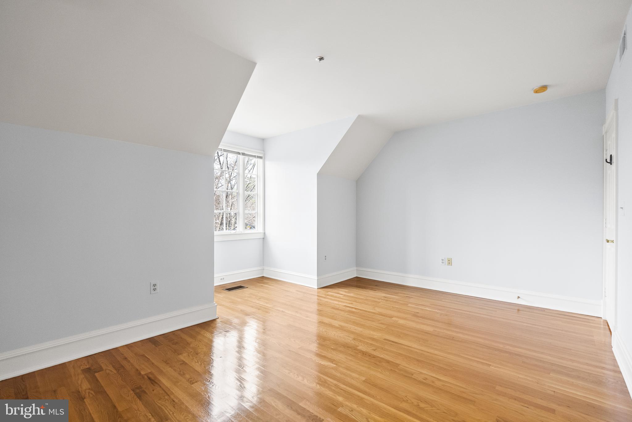 Real estate listing preview #25