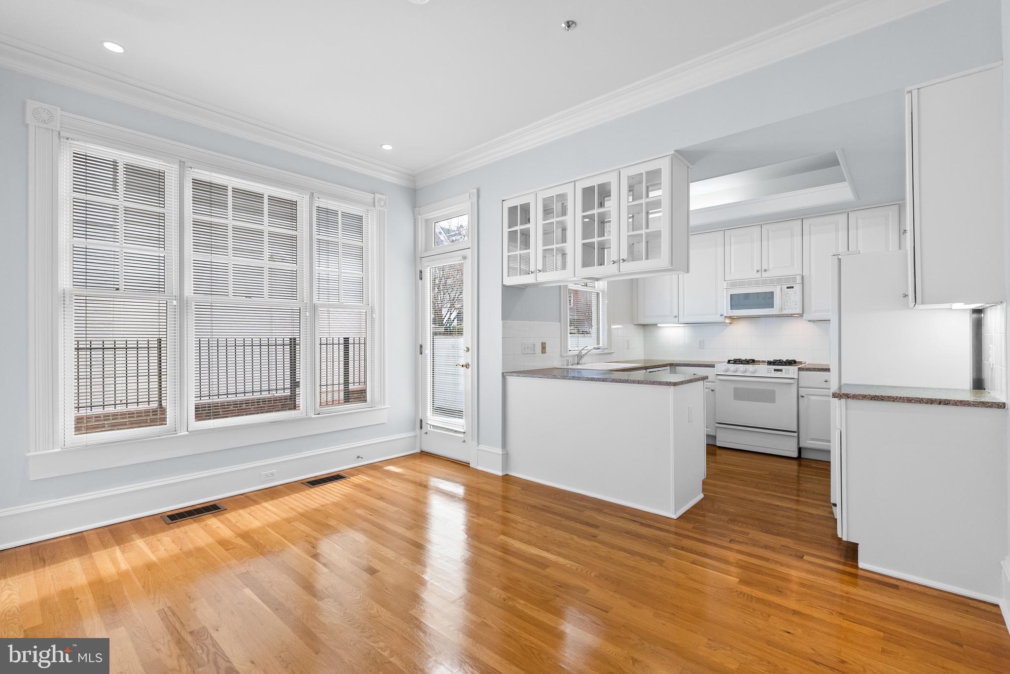 Real estate listing preview #6