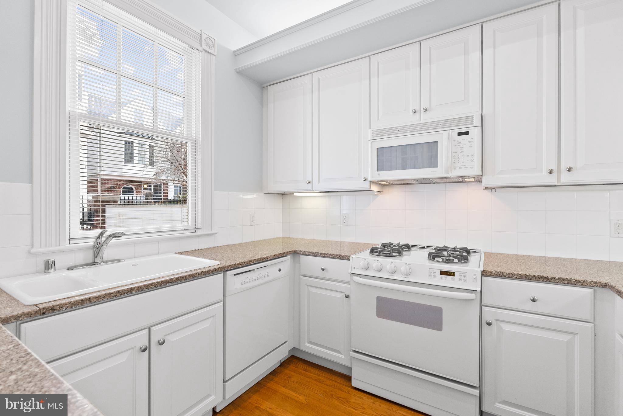 Real estate listing preview #9