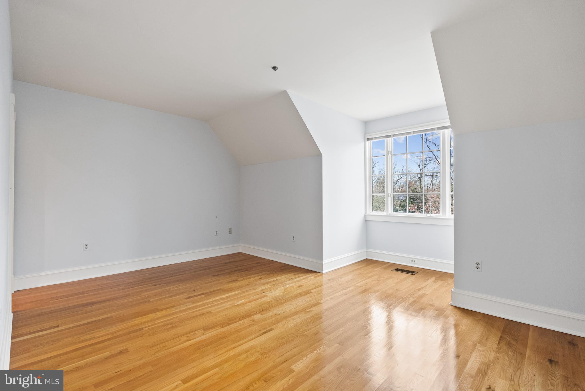 Real estate listing preview #23