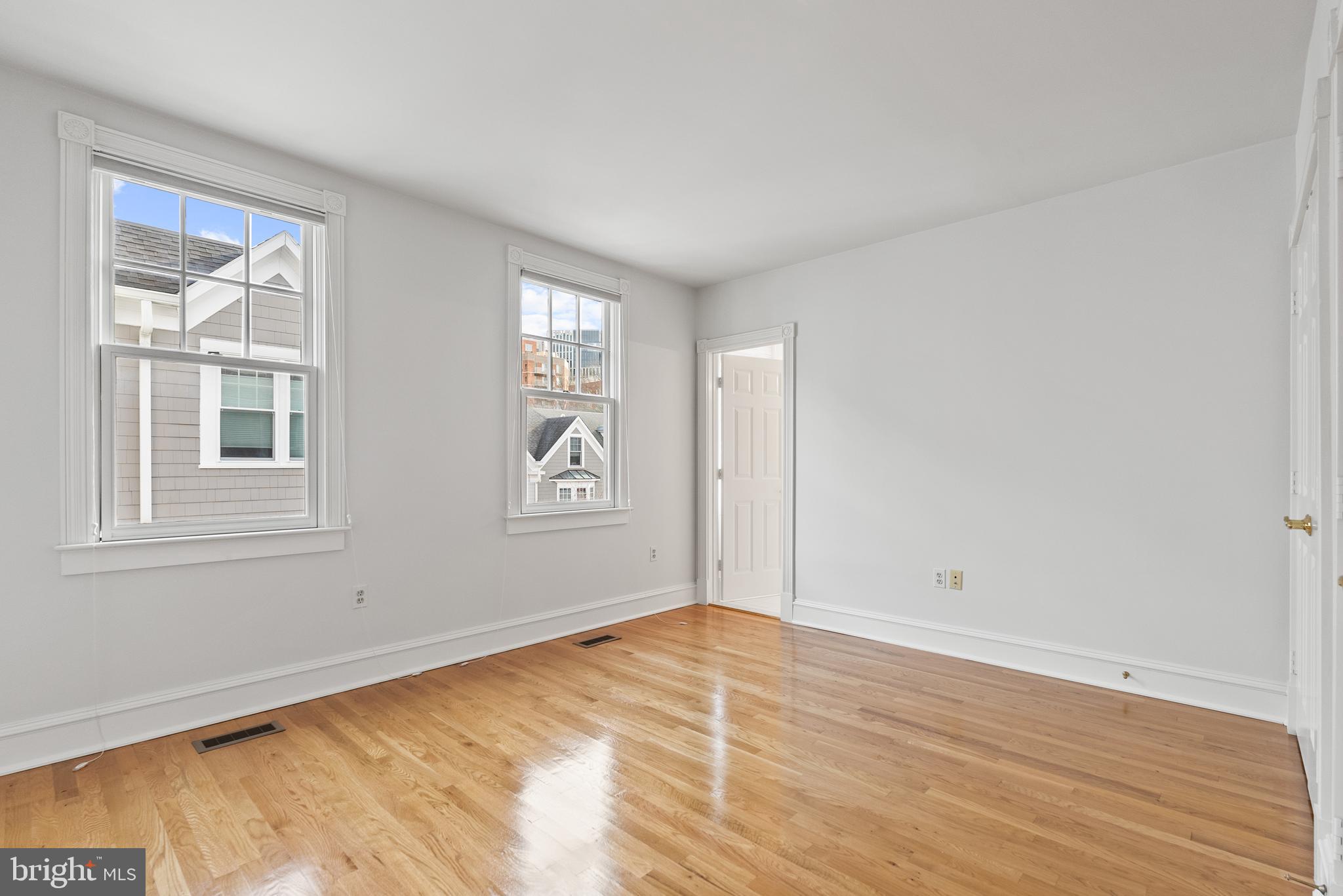 Real estate listing preview #28