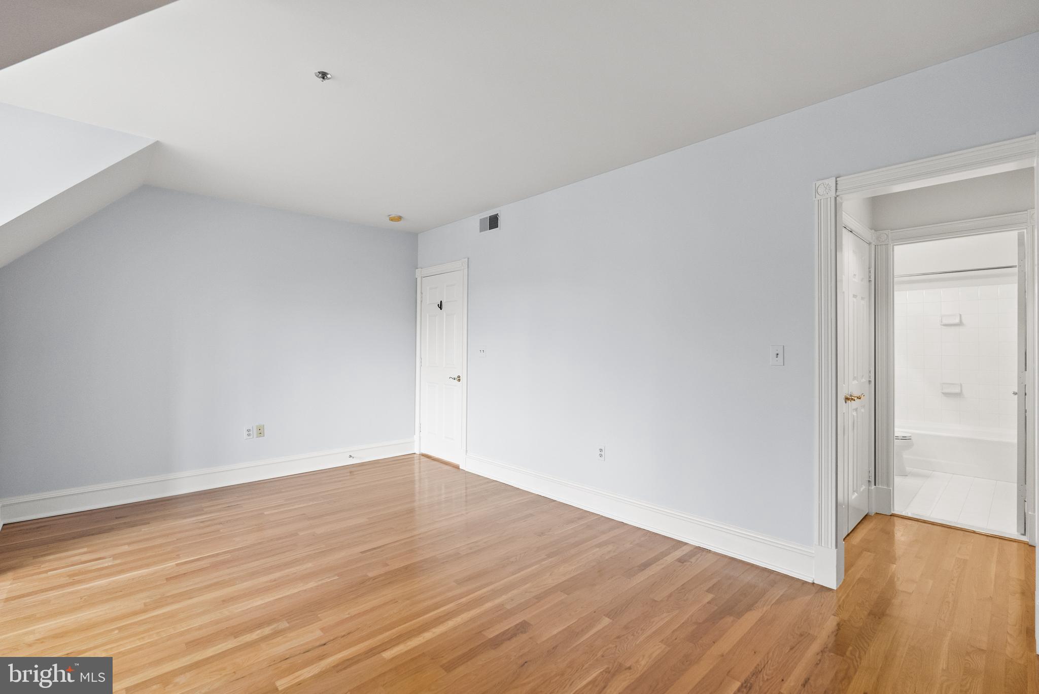 Real estate listing preview #24