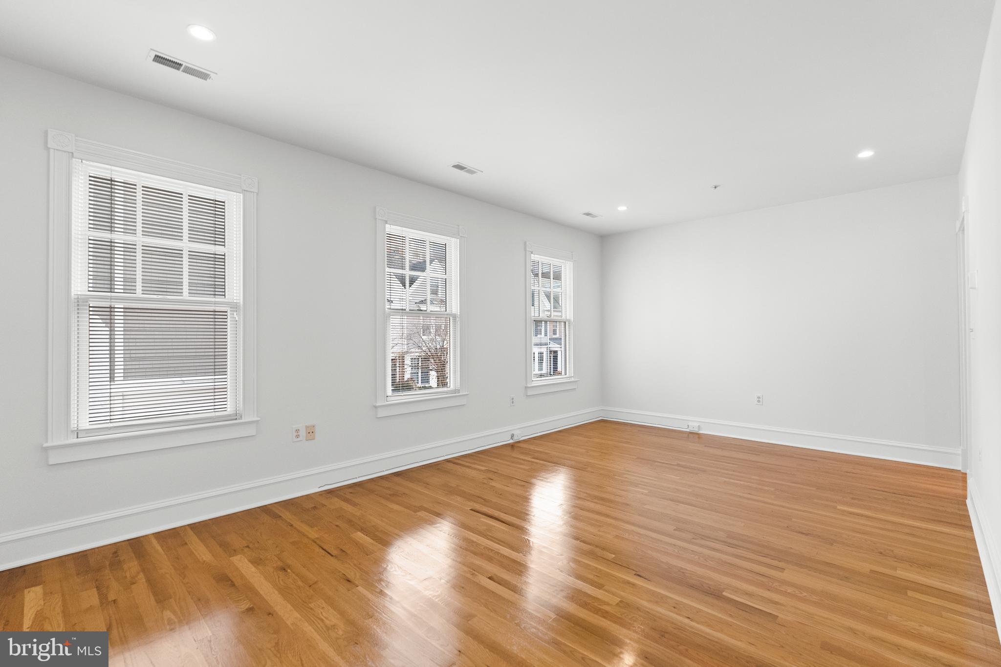 Real estate listing preview #15