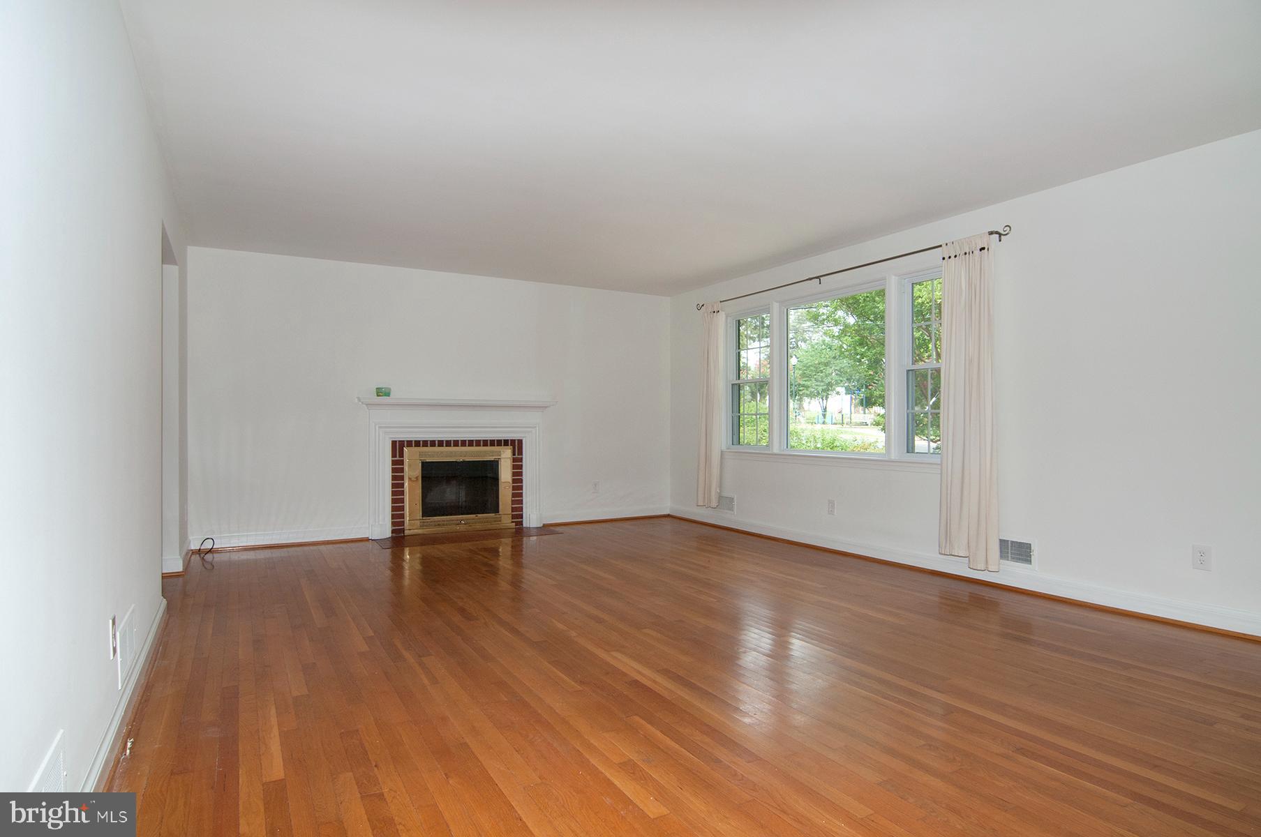 Real estate listing preview #13