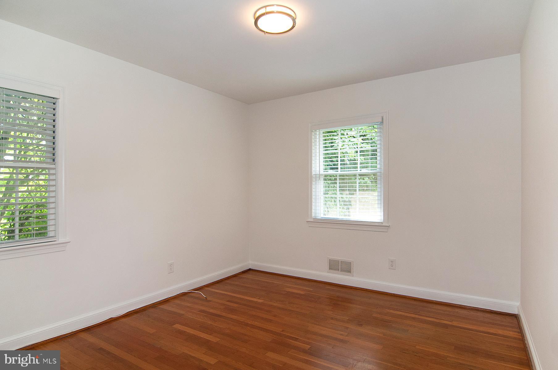 Real estate listing preview #25