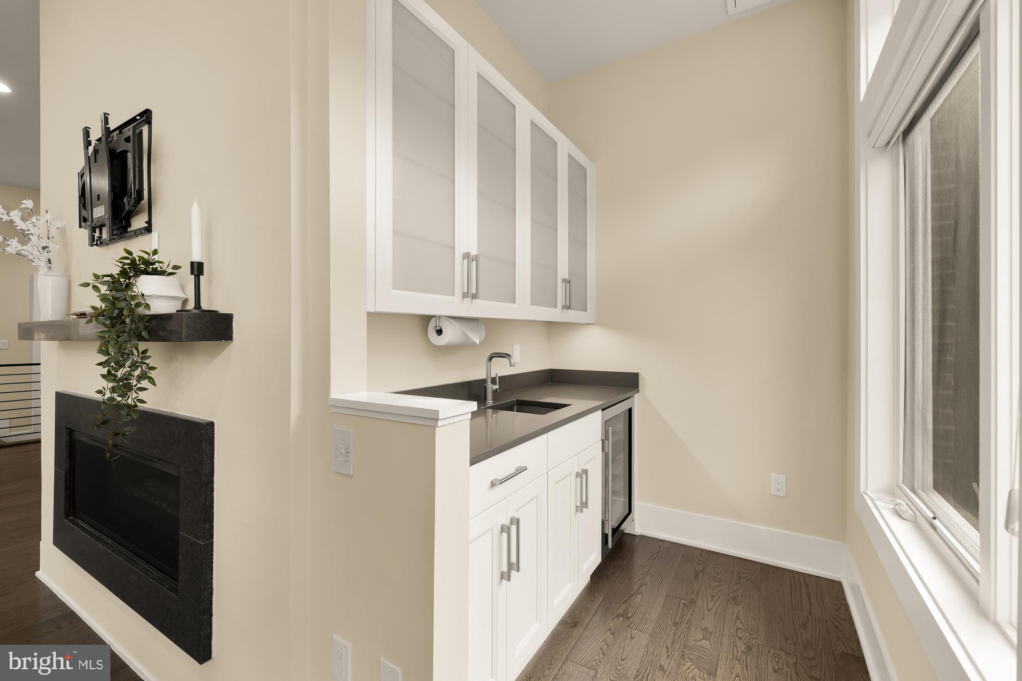 Real estate listing preview #12