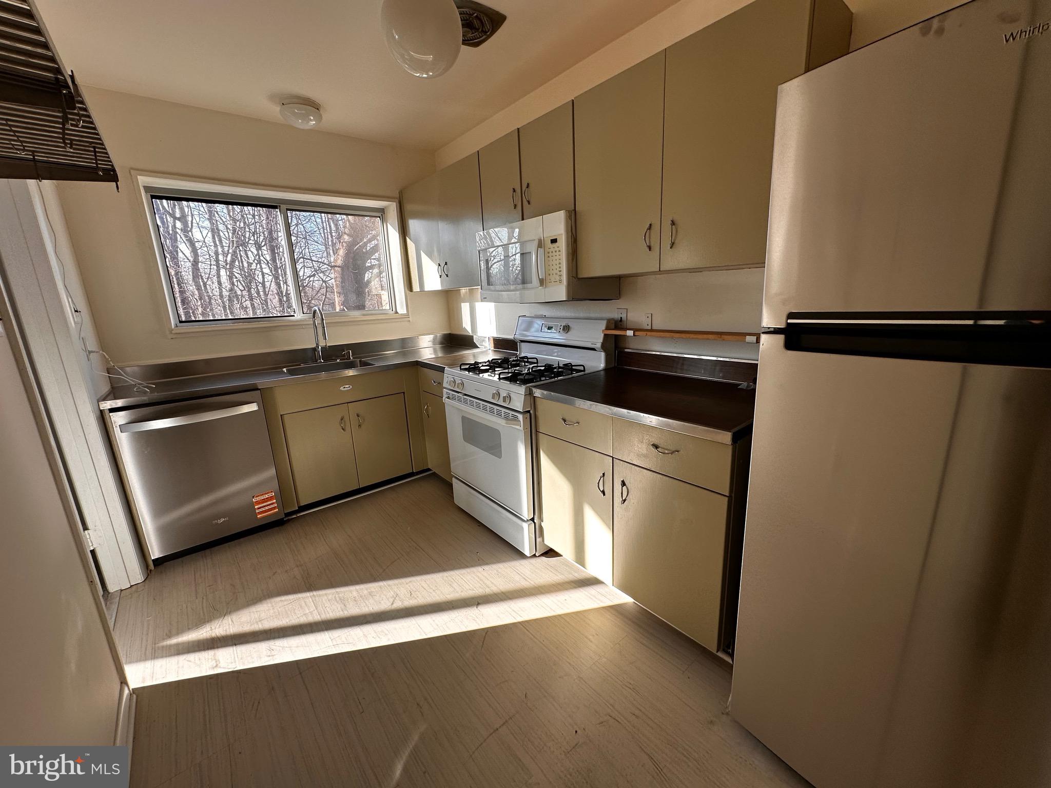 Real estate listing preview #4