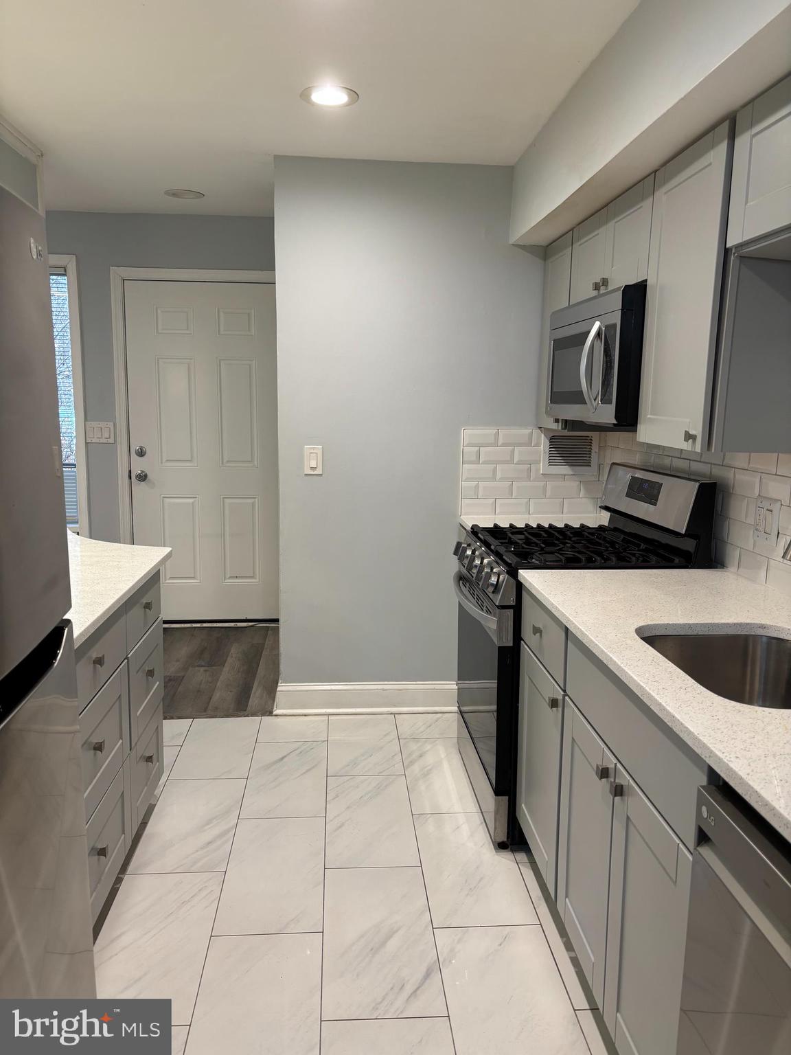 Real estate listing preview #6