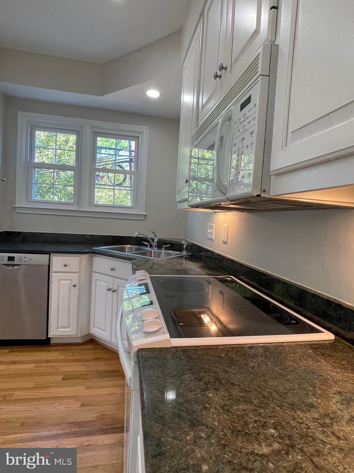 Real estate listing preview #15