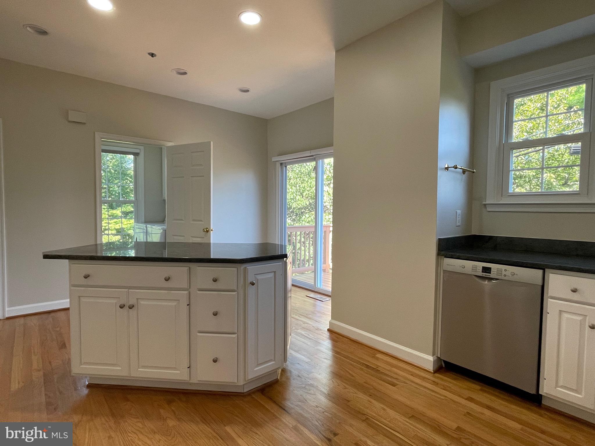 Real estate listing preview #14