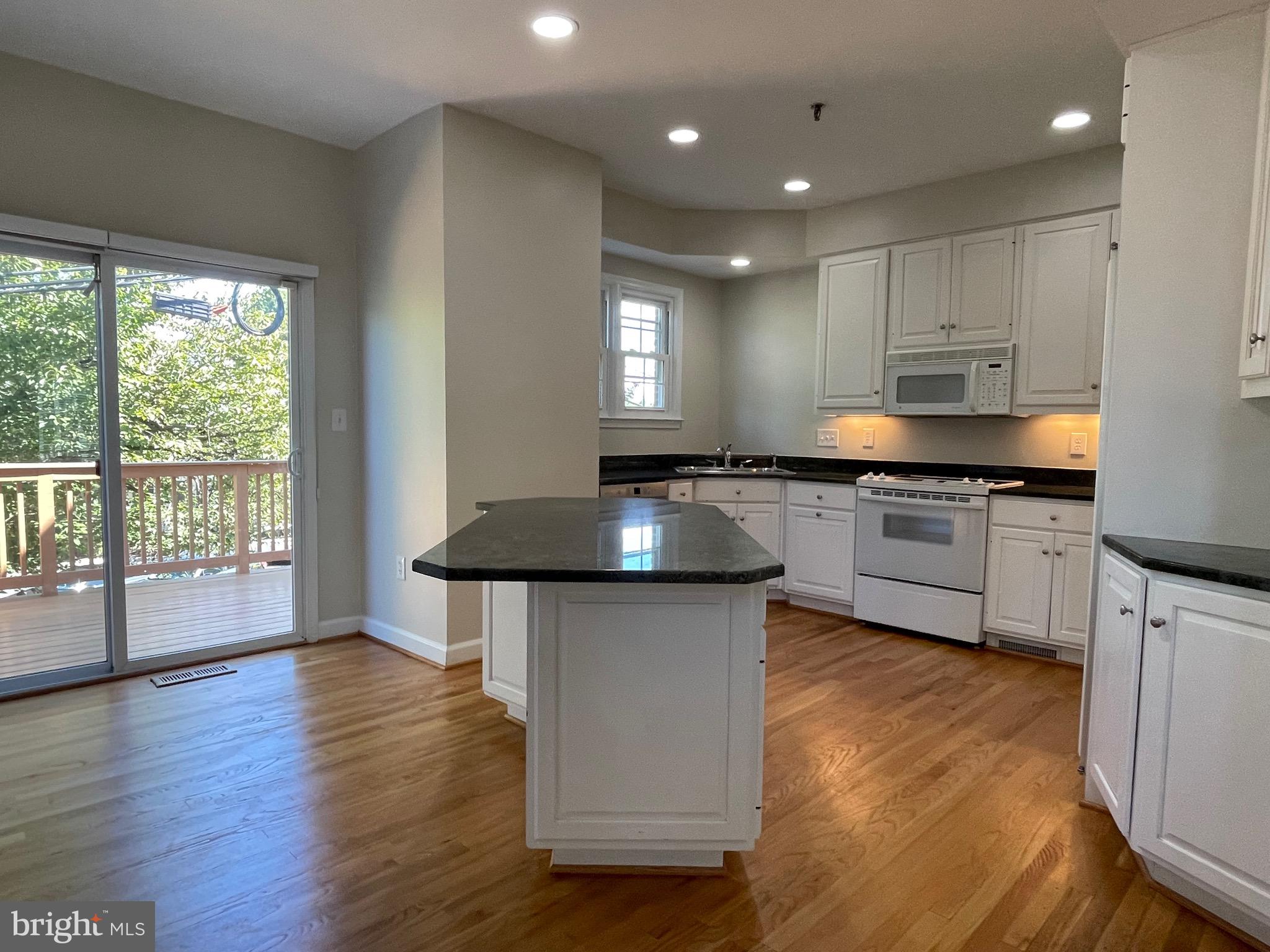 Real estate listing preview #2