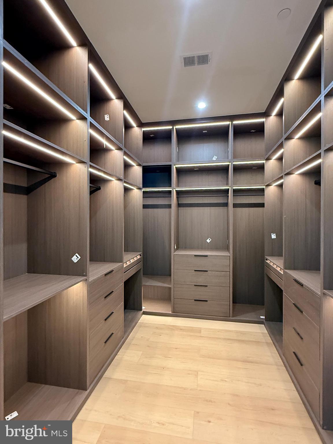 Real estate listing preview #24