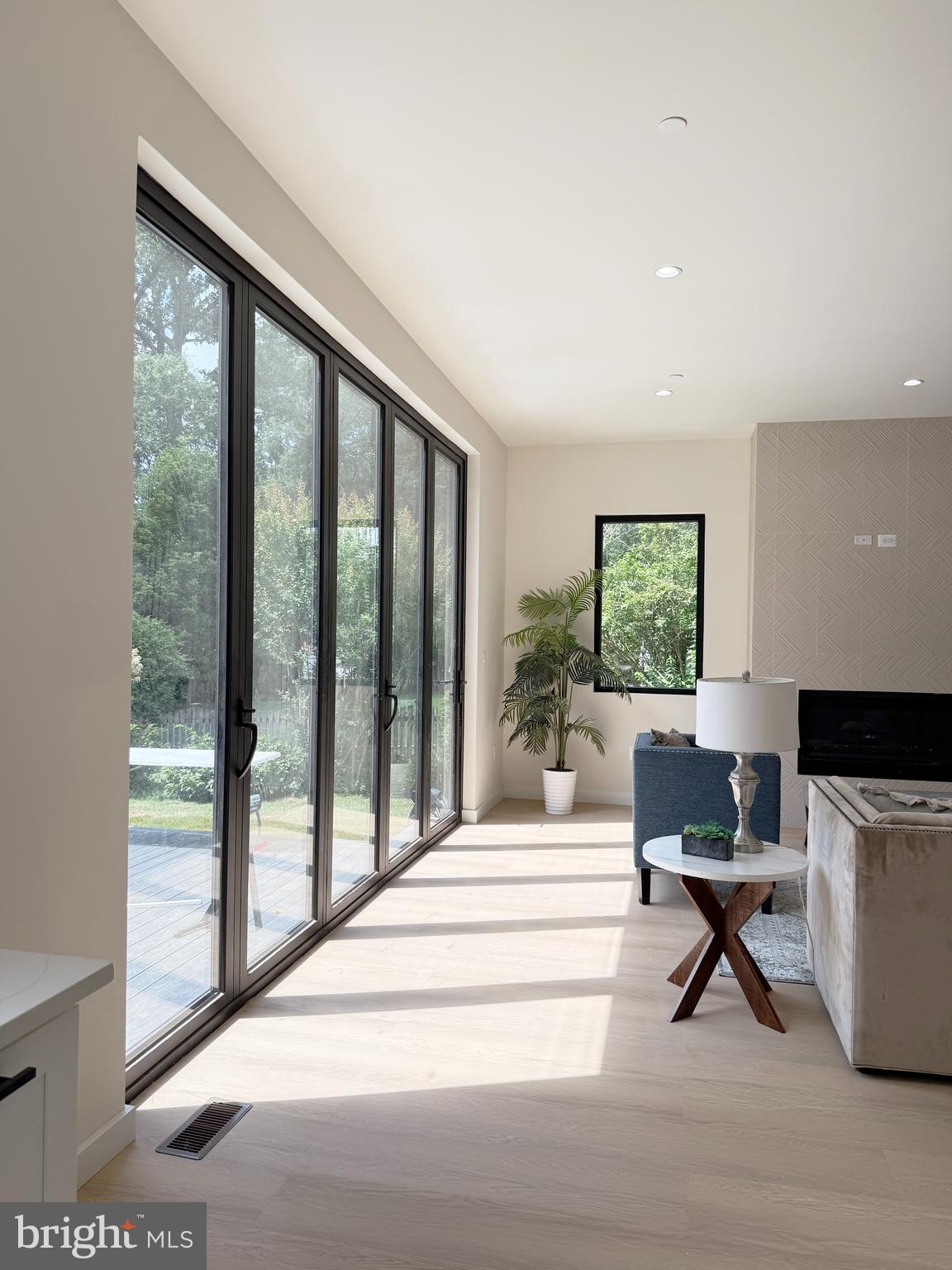 Real estate listing preview #12