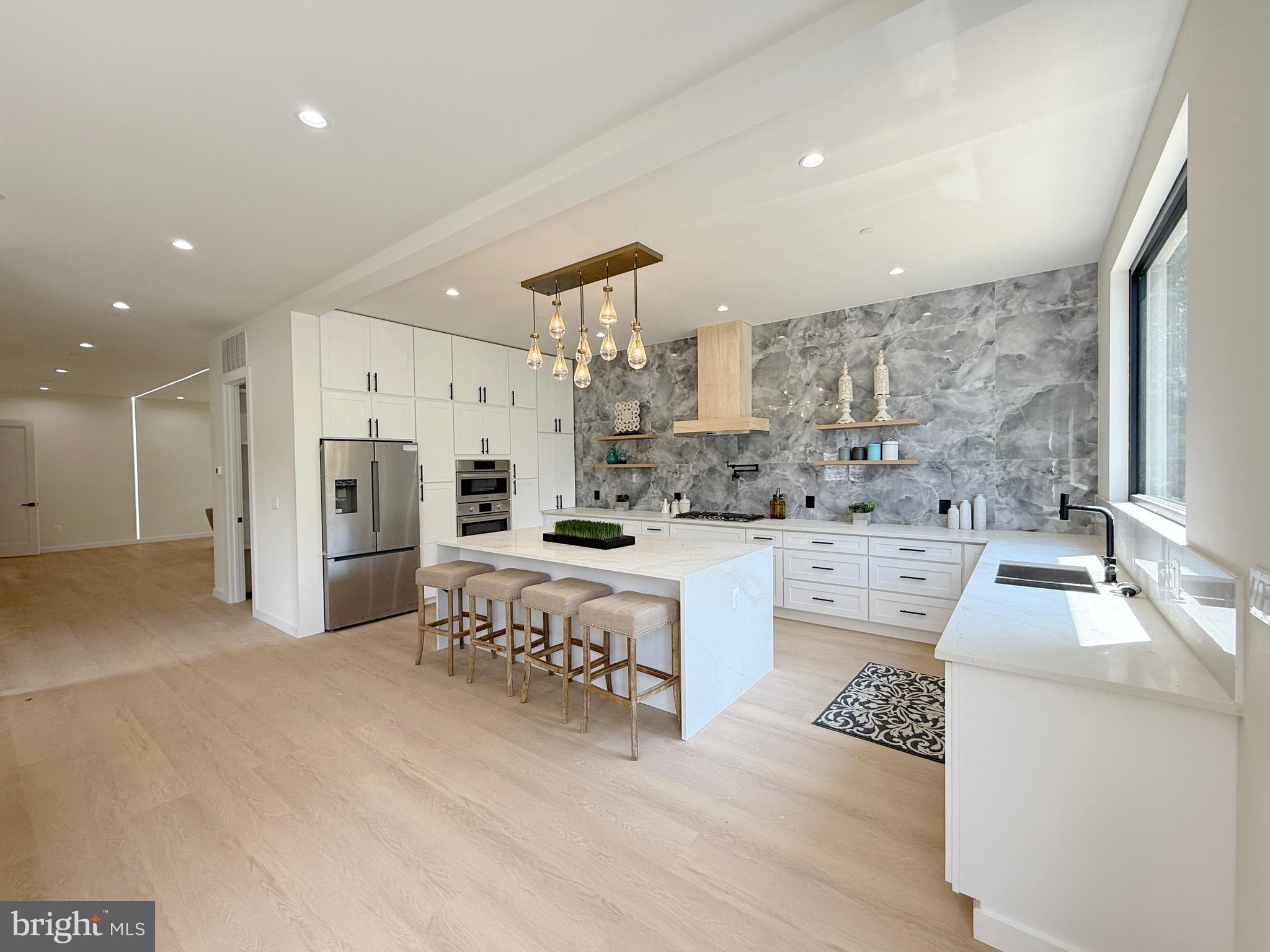 Real estate listing preview #8