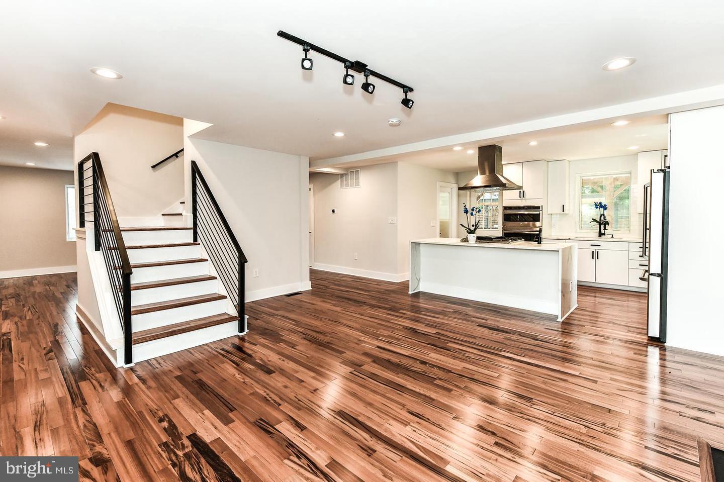 Real estate listing preview #3