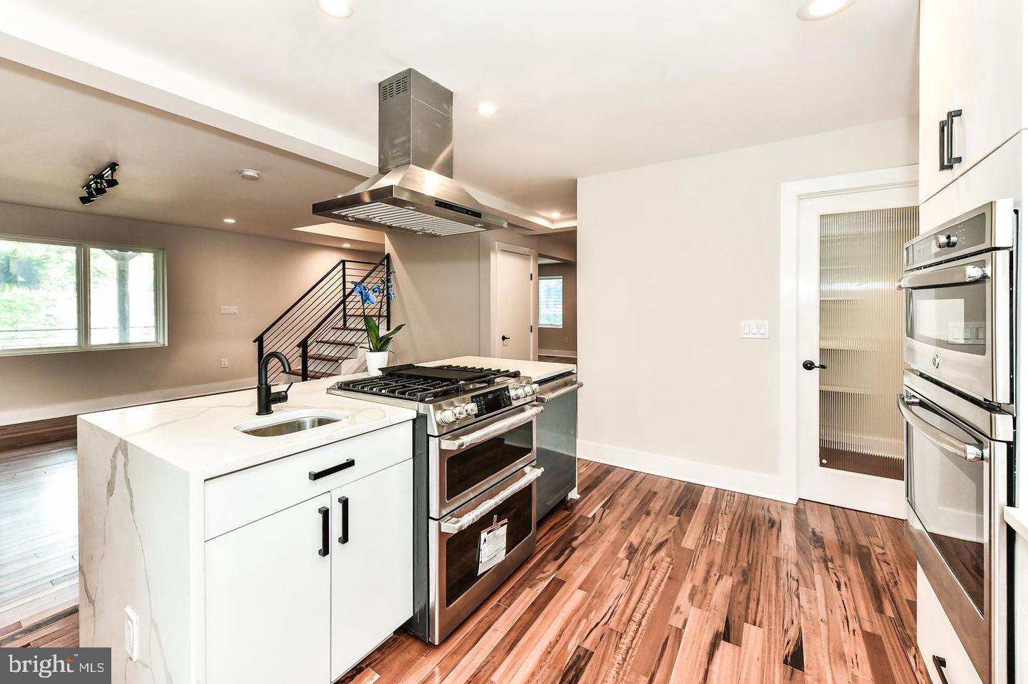 Real estate listing preview #4